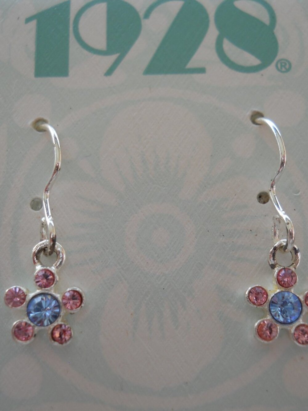 1928 - Dainty Flower Earrings 1125